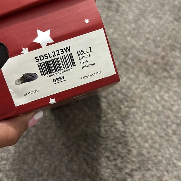 Grey slippers size 7 - Picture 4 of 7